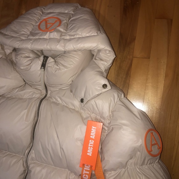 Puffer Jacket - Picture 3 of 7